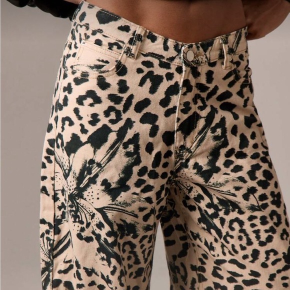 Chic Leopard Print Women's Pants - Picture 4 of 5